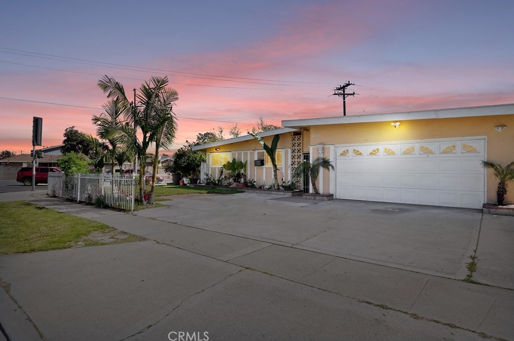 2010 W Glenwood Pl, Santa Ana, CA 92704