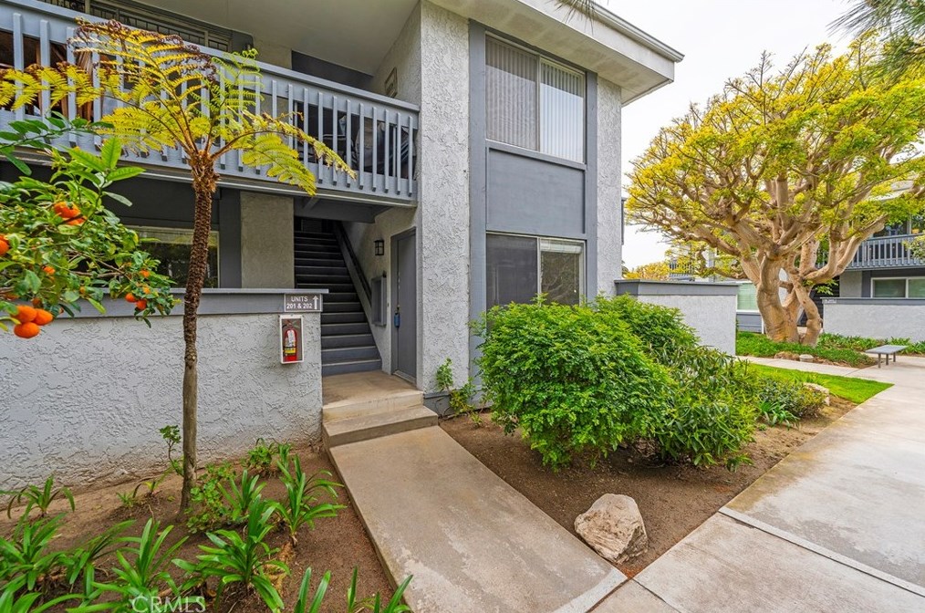 17062 Pacific Coast #101, Huntington Beach, CA 92649