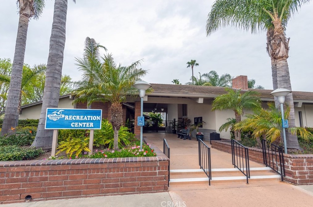 8777 Coral Springs Ct, Huntington Beach CA  92646-6203 exterior