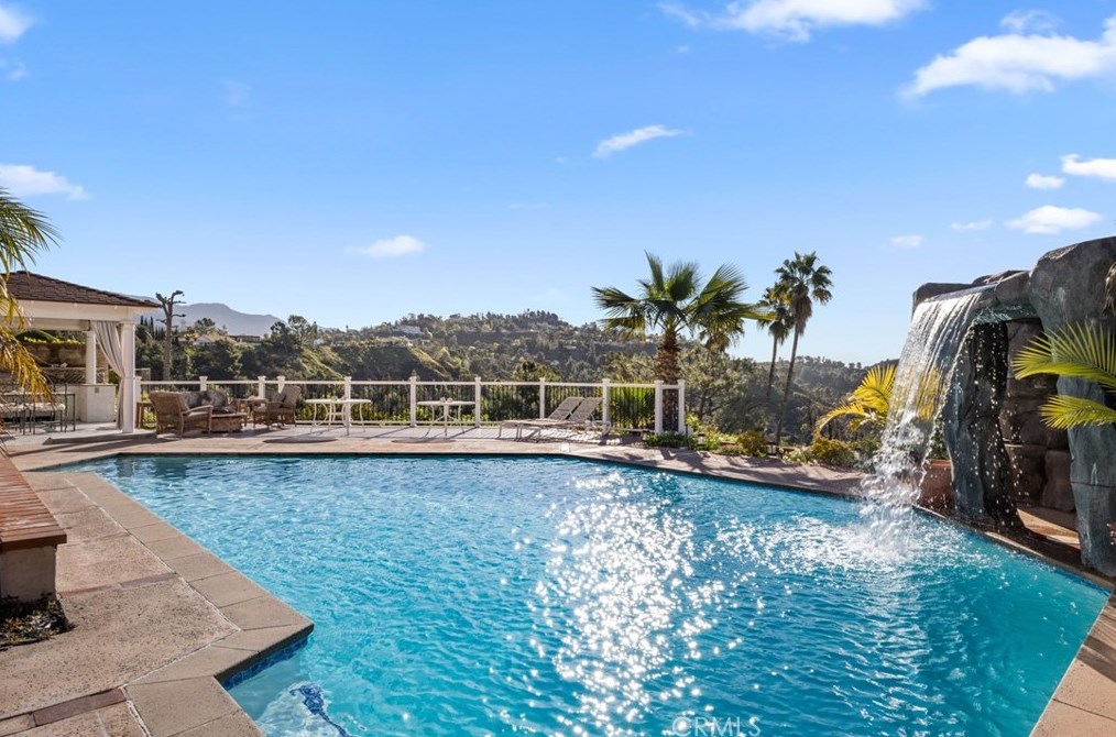 3120 Grangemont Rd, Glendale, CA 91206