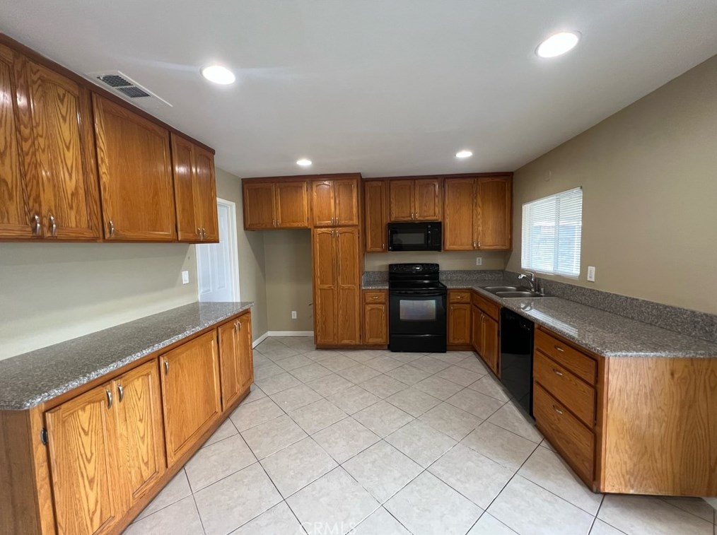 1490 Taylor Ave, Escondido, CA 92027-1919