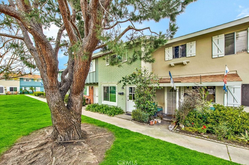 19846 Kingswood Ln, Huntington Beach, CA 92646