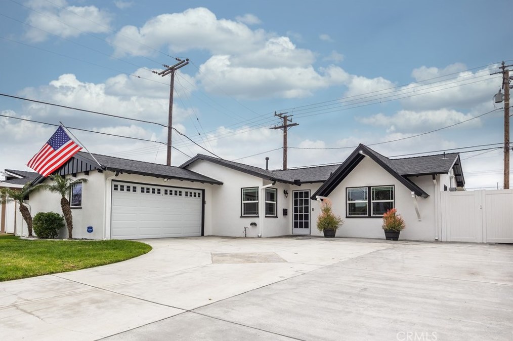 5232 Sisson Dr, Huntington Beach, CA 92649-2445