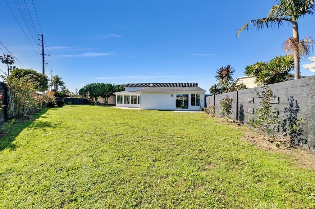 9486 Warbler Ave, Santa Ana, CA 92708