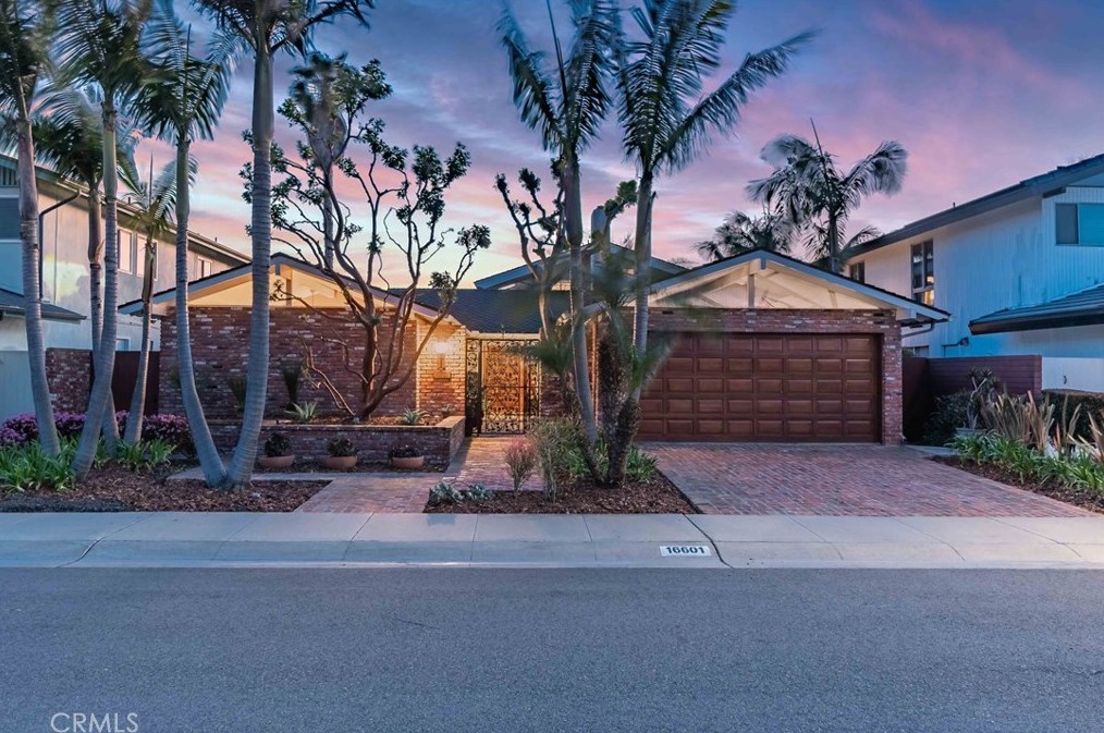 16601 Melville Cir, Huntington Beach, CA 92649-2829