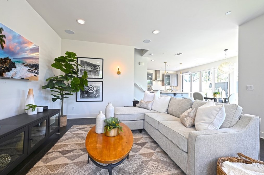 301 Shadow Bay Dr, Costa Mesa, CA 92627