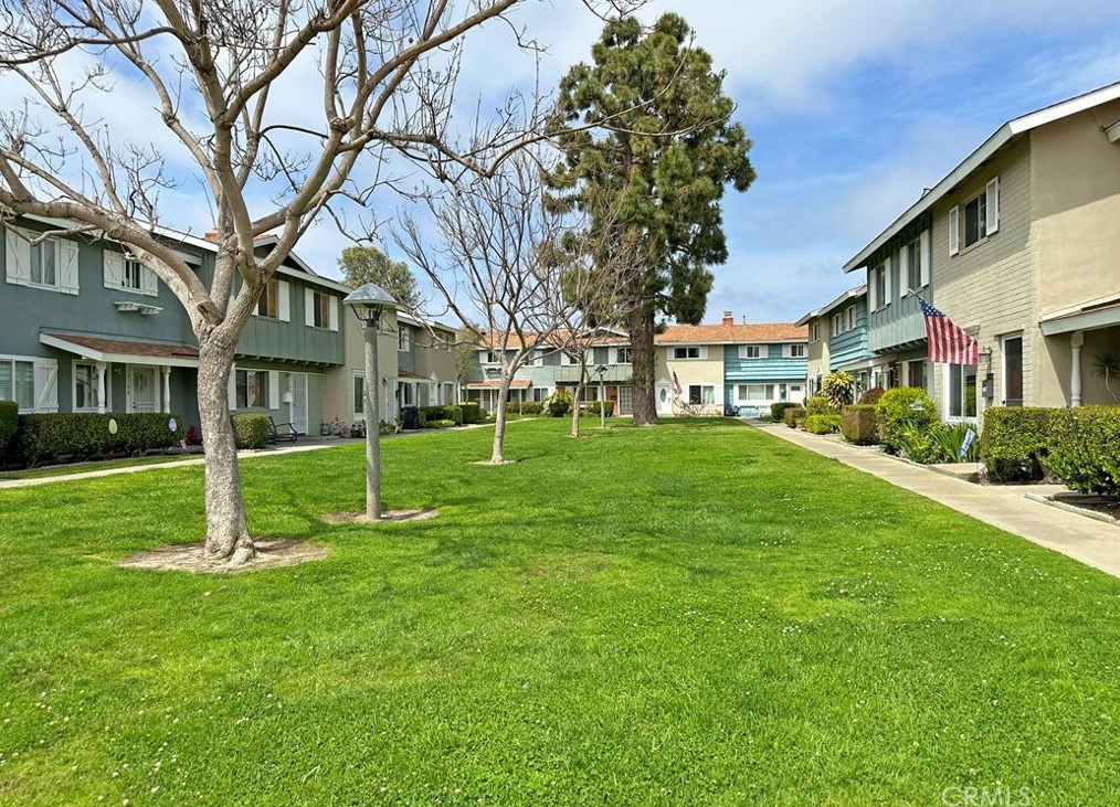 19776 Claremont Ln, Huntington Beach, CA 92646-4221