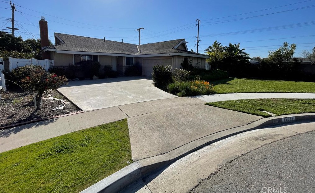15972 Wicklow Ln, Huntington Beach, CA 92647