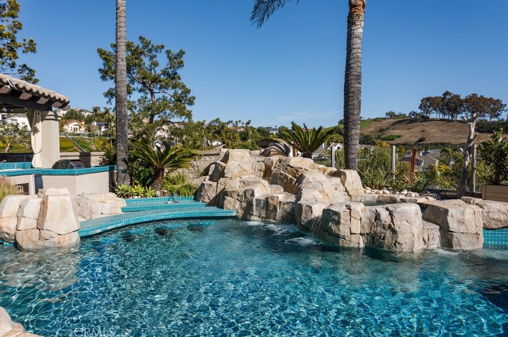 33 Gray Stone Way, Laguna Beach CA  92677-9330 exterior