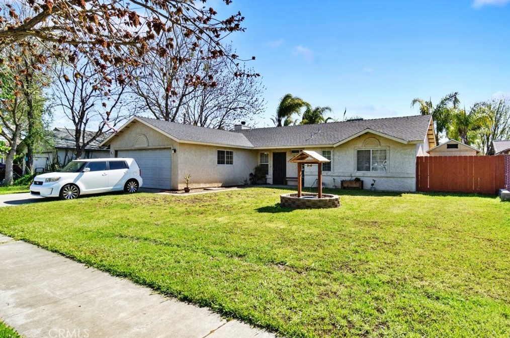 200 Barcelona Dr, Lemoore, CA 93245