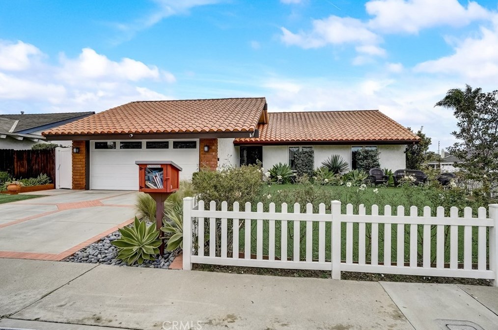 21062 Shackleford Cir, Huntington Beach, CA 92646-7332