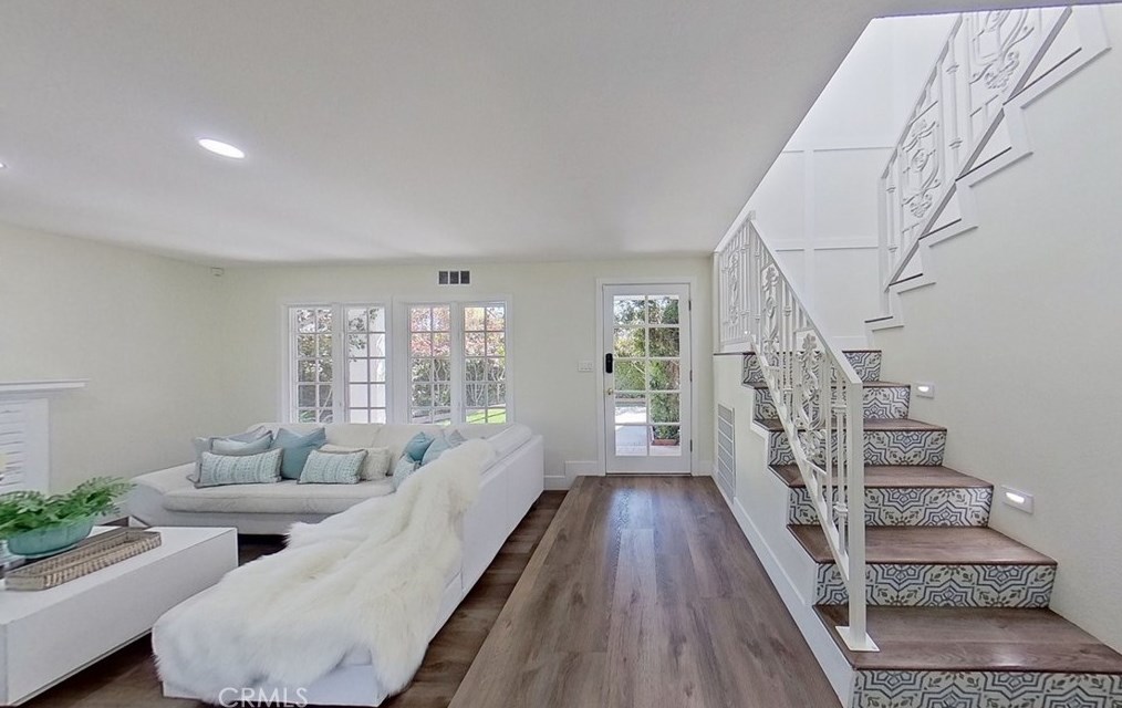 1886 Parkcrest Dr, Costa Mesa CA  92627-4532 exterior