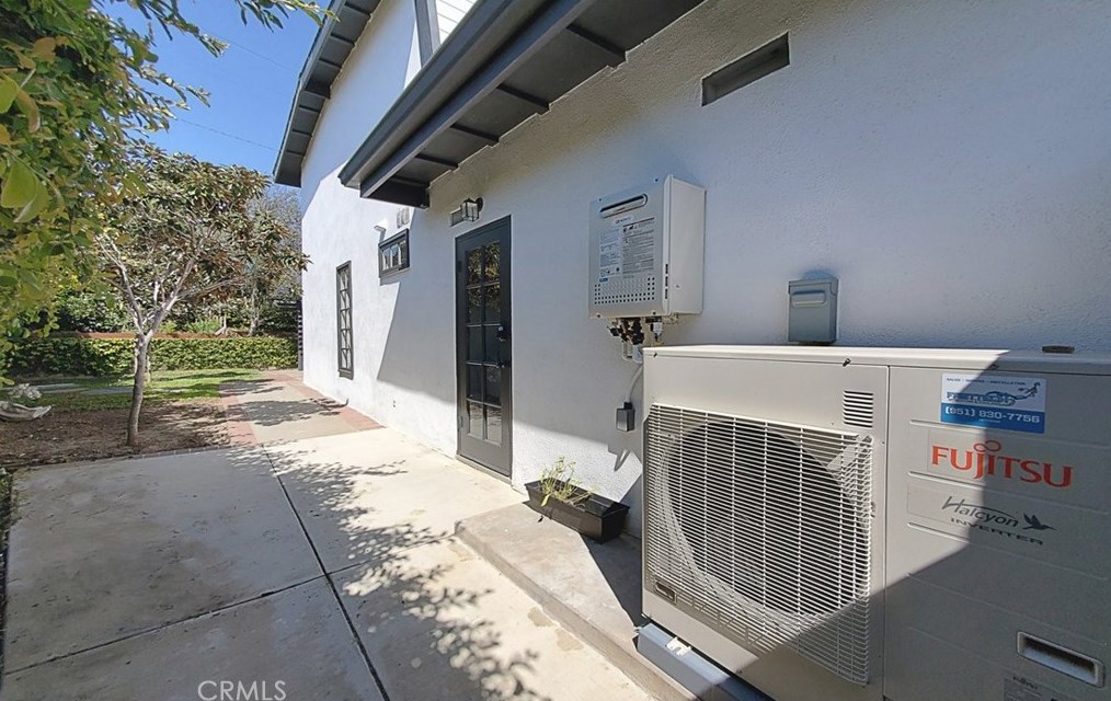 1886 Parkcrest Dr, Costa Mesa CA  92627-4532 exterior