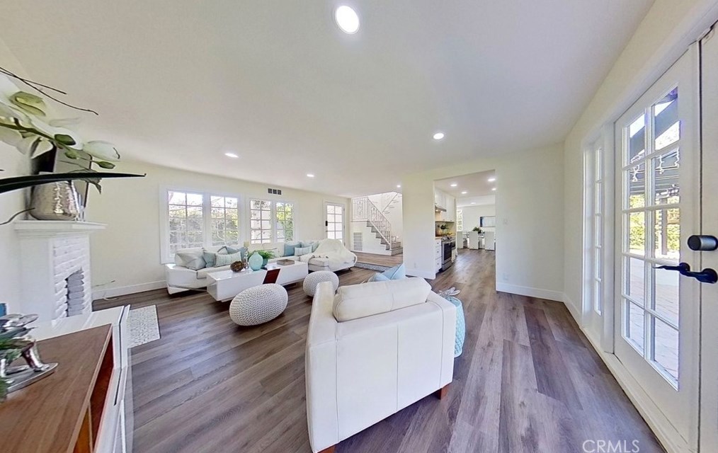 1886 Parkcrest Dr, Costa Mesa CA  92627-4532 exterior