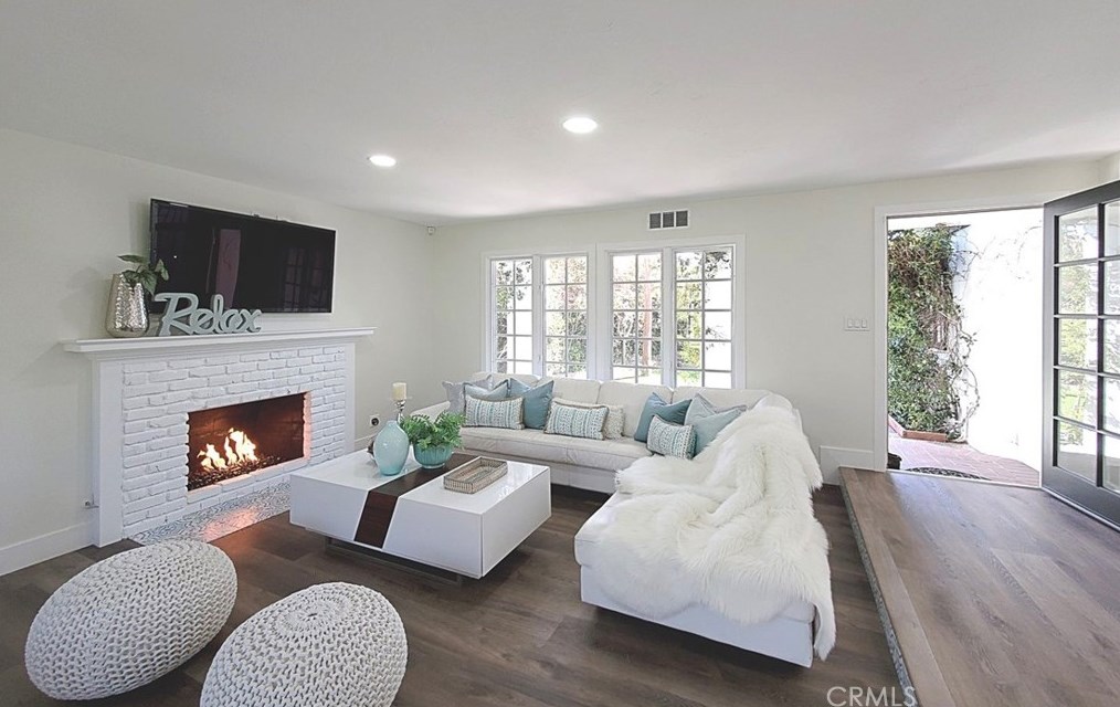 1886 Parkcrest Dr, Costa Mesa CA  92627-4532 exterior