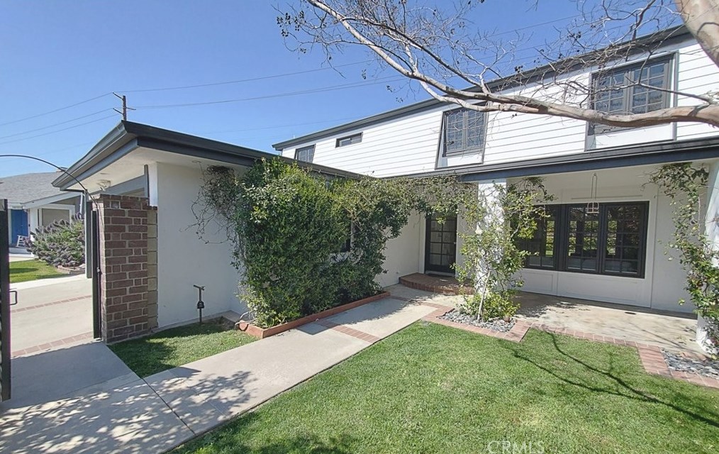 1886 Parkcrest Dr, Costa Mesa CA  92627-4532 exterior