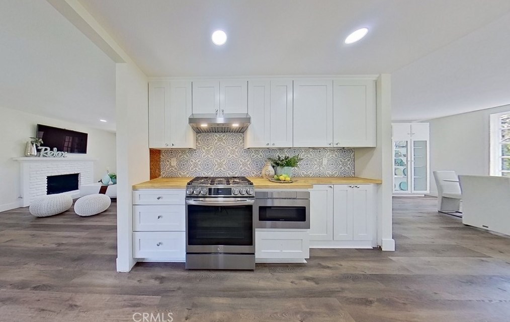 1886 Parkcrest Dr, Costa Mesa CA  92627-4532 exterior