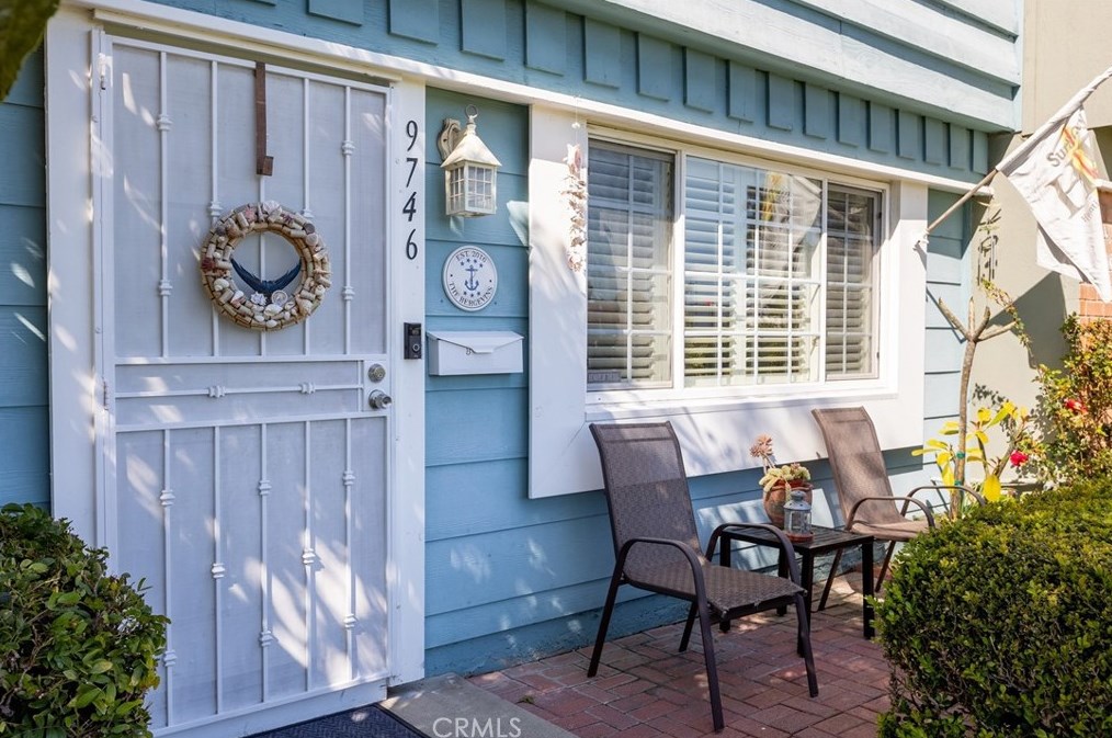 9746 Charing Cross Dr, Huntington Beach, CA 92646-4202