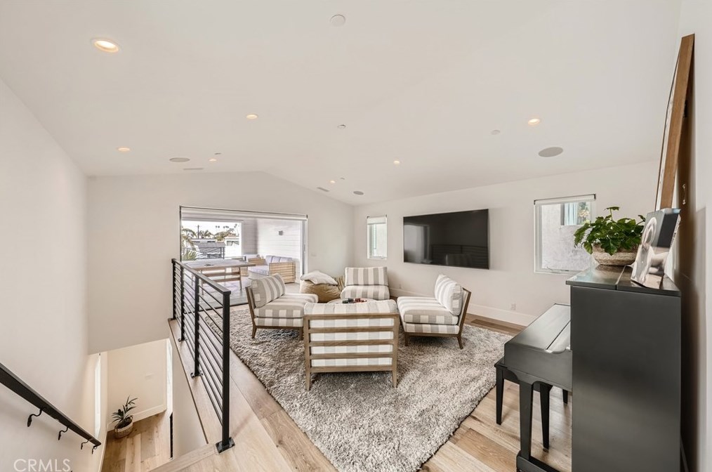 608 13th St, Huntington Beach CA  92648-4085 exterior