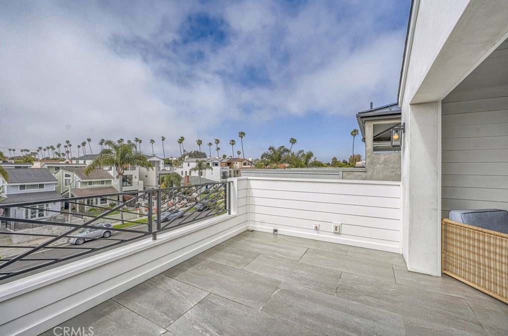 608 13th St, Huntington Beach CA  92648-4085 exterior