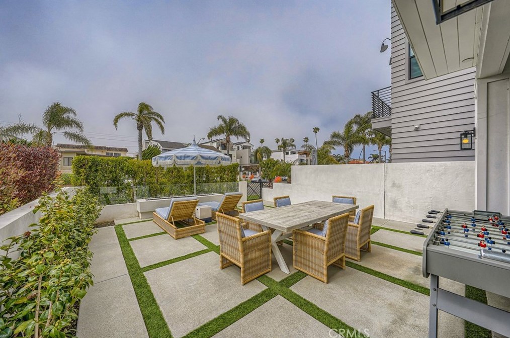 608 13th St, Huntington Beach CA  92648-4085 exterior