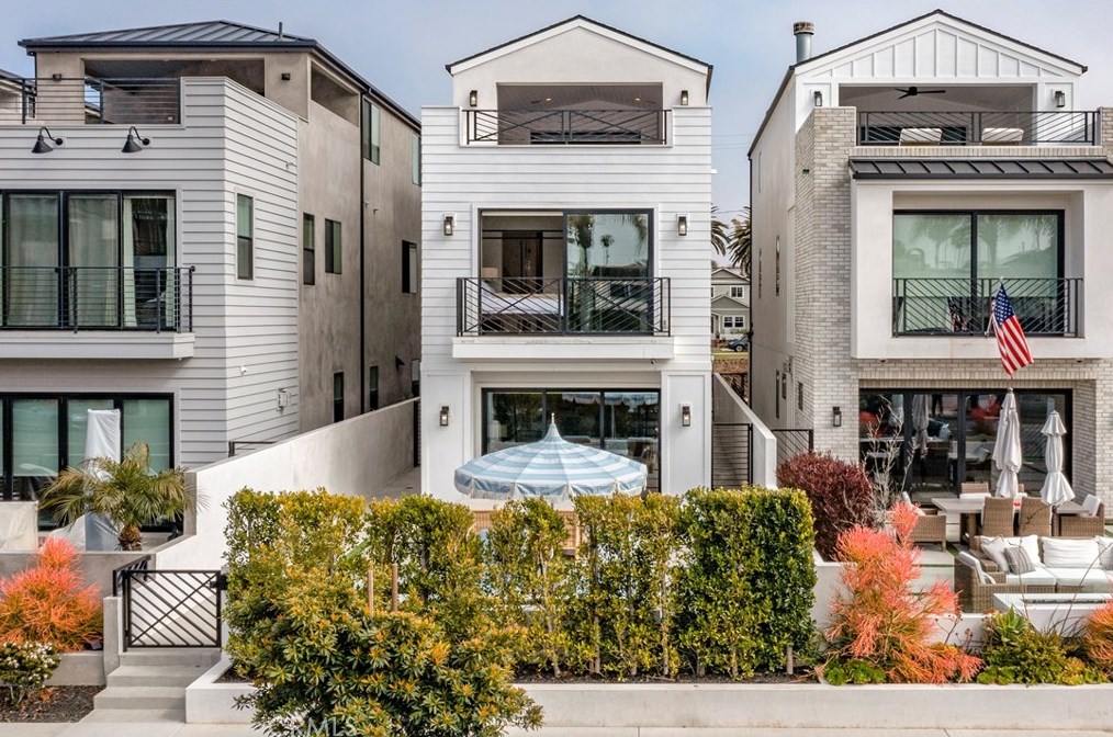 608 13th St, Huntington Beach CA  92648-4085 exterior