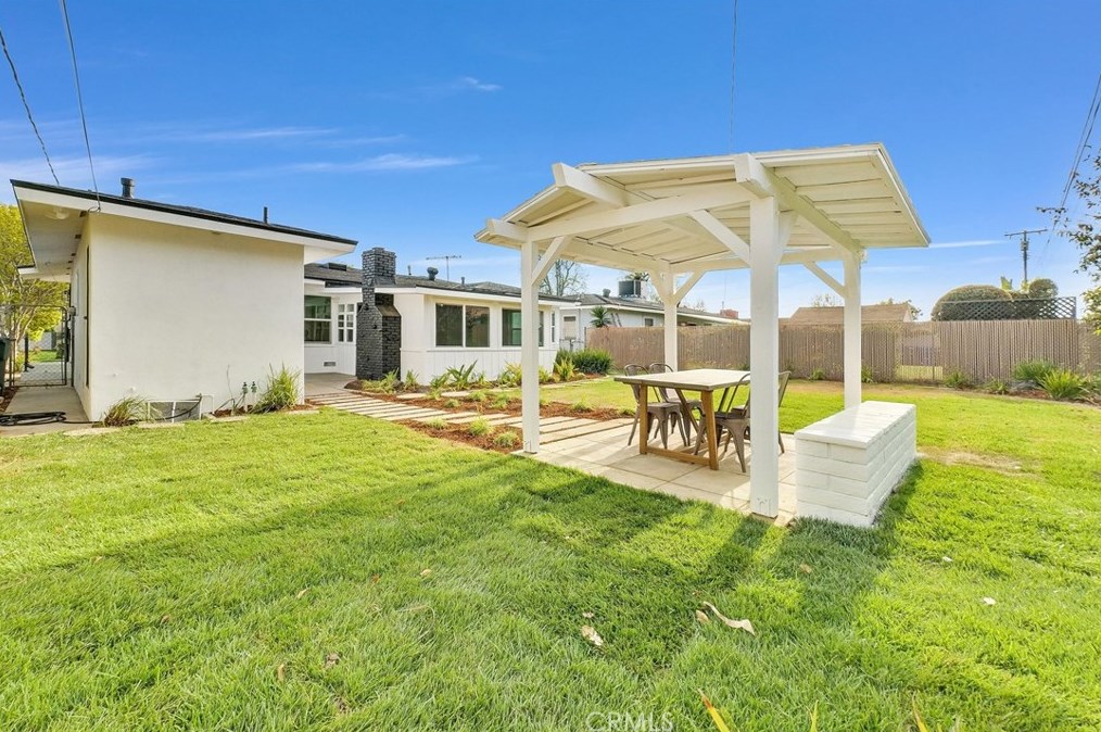 810 E St, Ontario CA  91762-3004 exterior