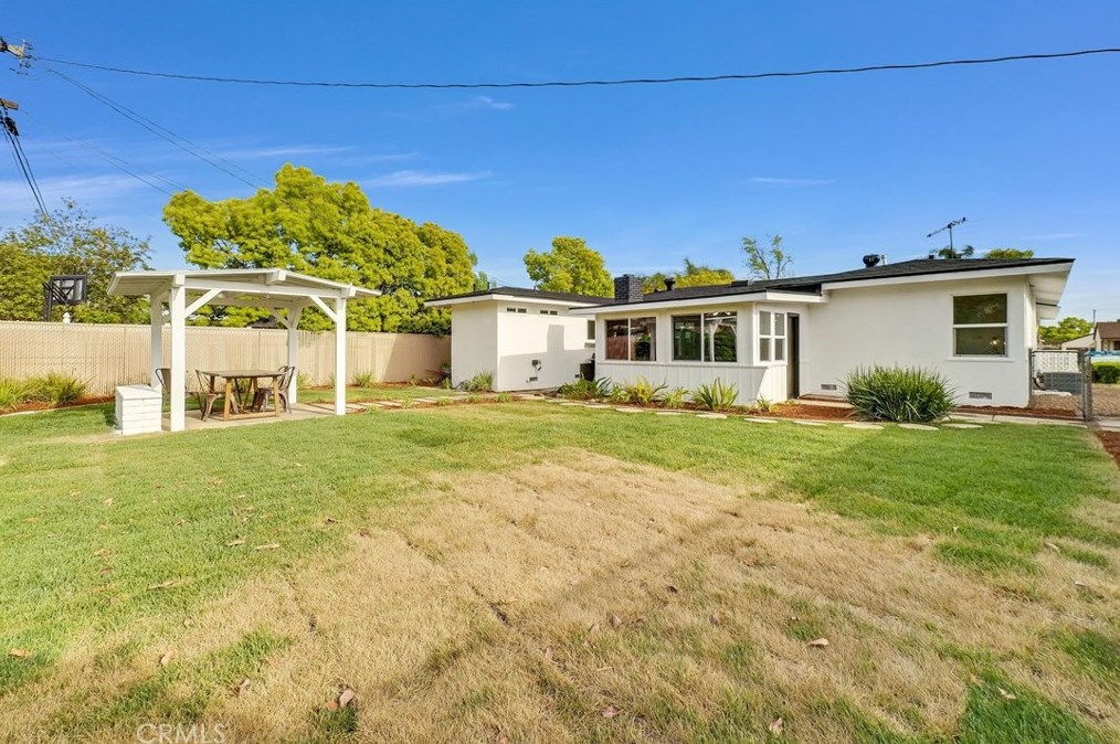 810 E St, Ontario CA  91762-3004 exterior