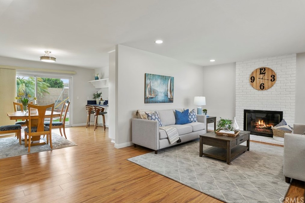 6102 Royalist Dr, Huntington Beach, CA 92647-3258