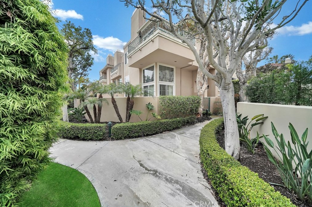 19372 Maidstone Ln, Huntington Beach, CA 92648-5504