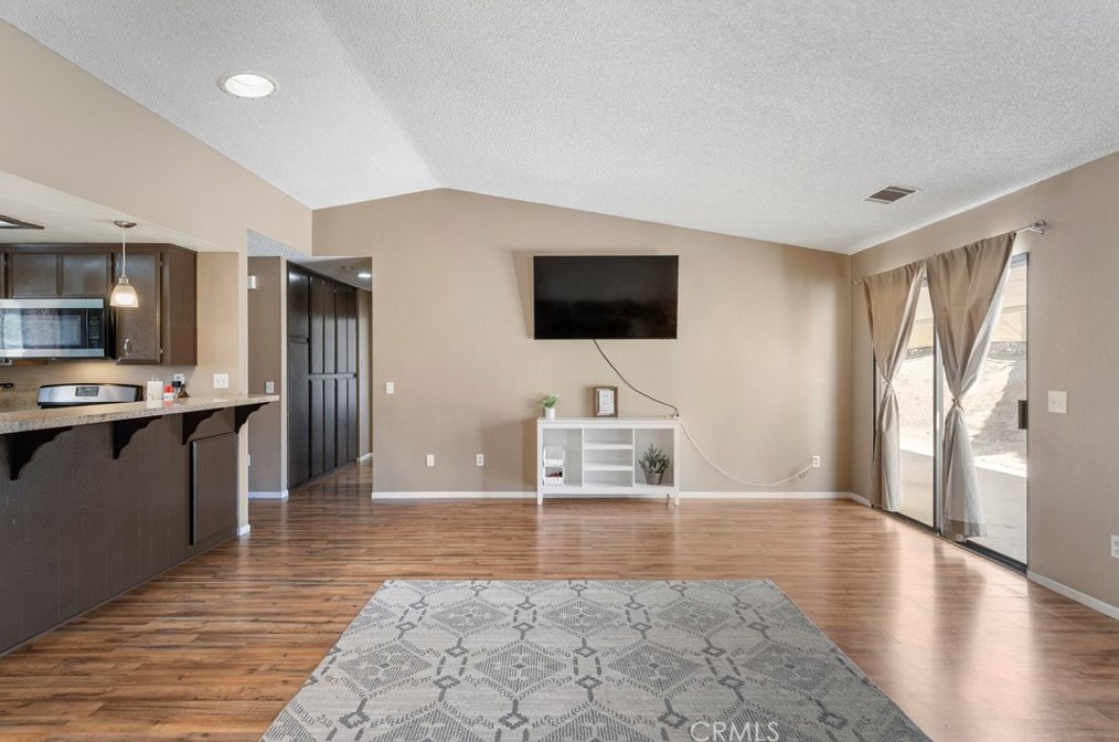 18603 Yucca St, Hesperia CA  92345-6444 exterior