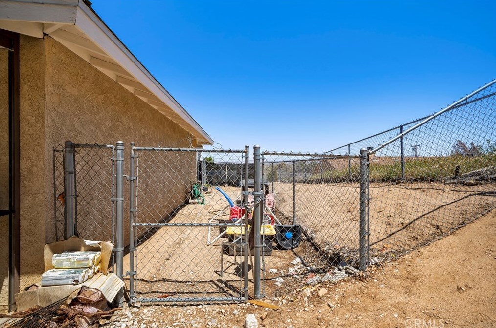 18603 Yucca St, Hesperia CA  92345-6444 exterior