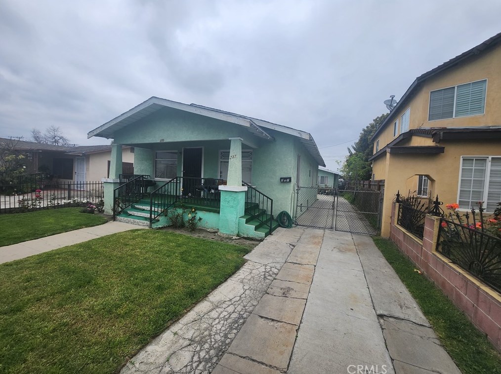 235 79th St, Los Angeles, CA 90003-2507