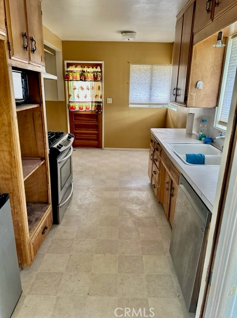 924 W H St, Ontario, CA 91762