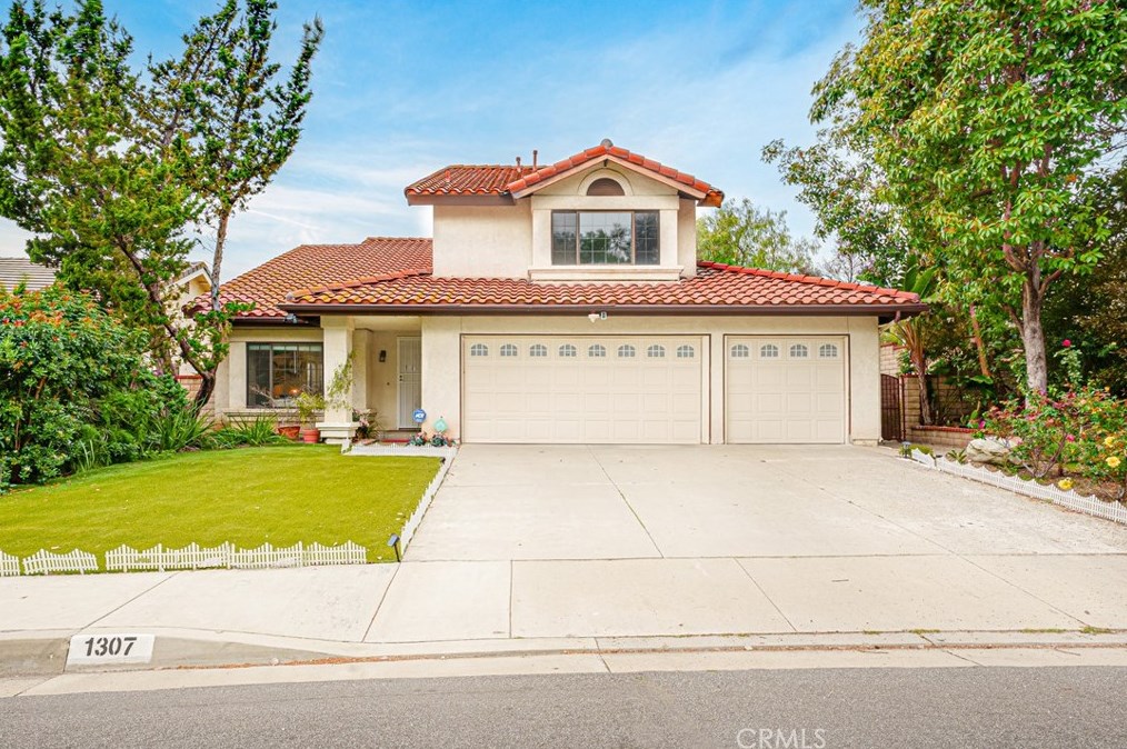 1307 Longview Dr, Pomona, CA 91765-4310