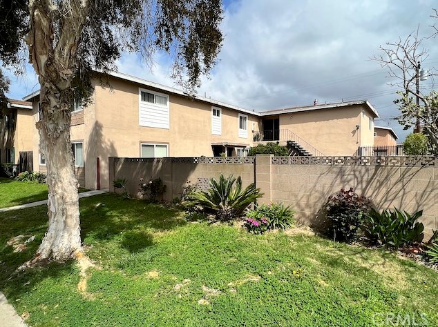 994 Valencia St, Costa Mesa, CA 92626-5732