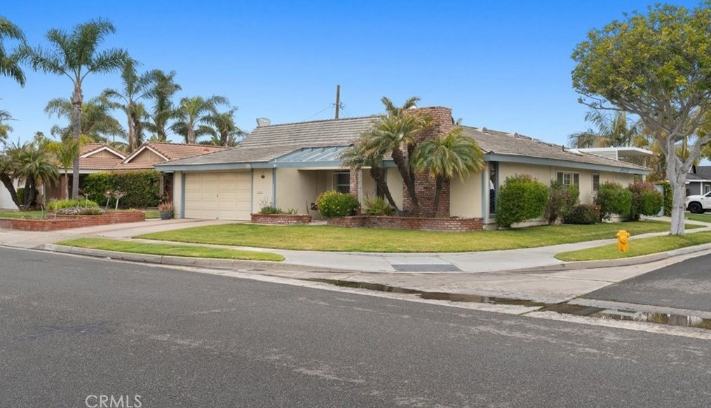 9411 Molokai Dr, Huntington Beach, CA 92646-8351