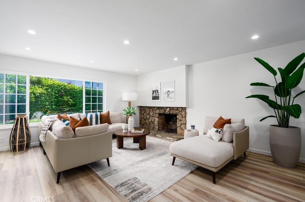 21362 Pinetree Ln, Huntington Beach, CA 92646-7554