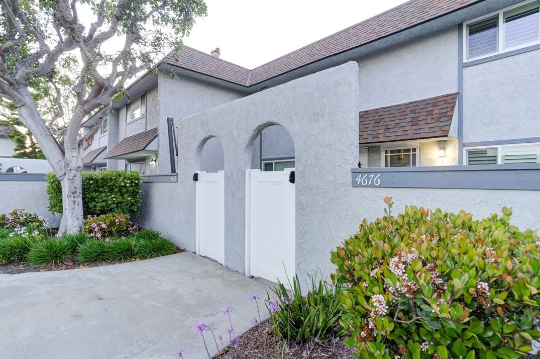 4676 Ranchview Cir, Huntington Beach, CA 92649-3864