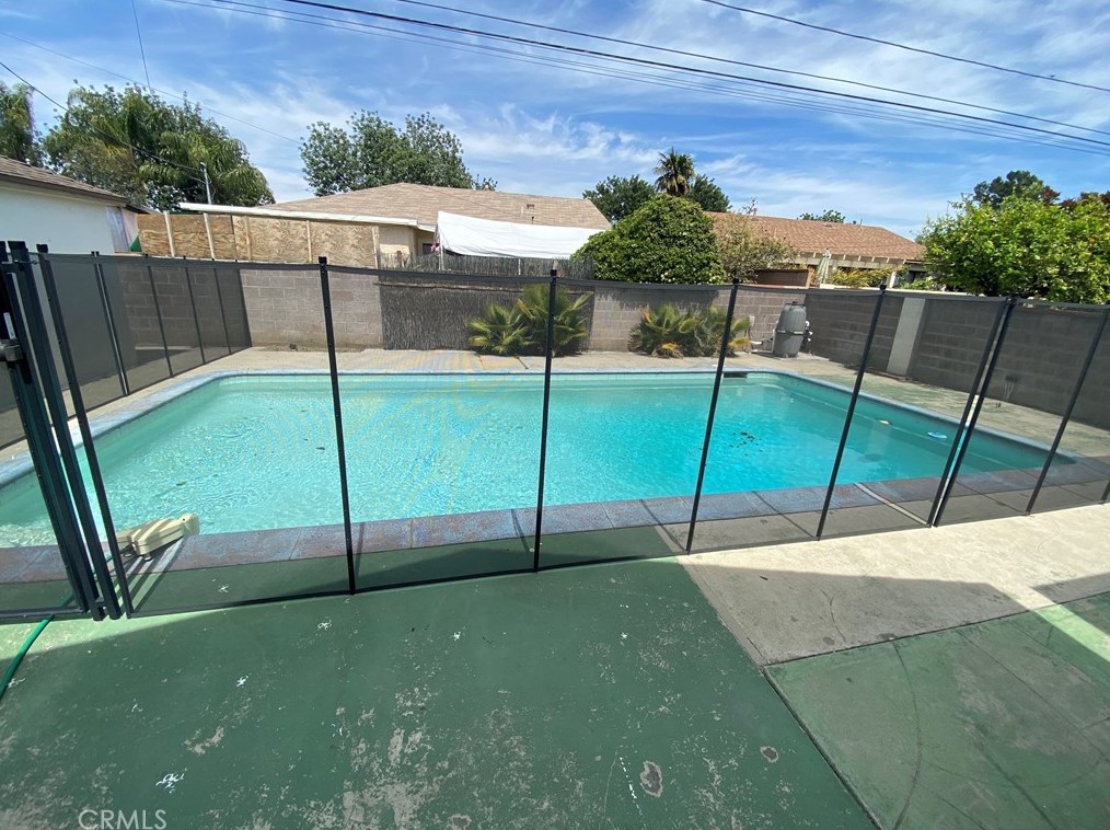 9726 Mercedes Ave, Los Angeles CA  91331-5316 exterior