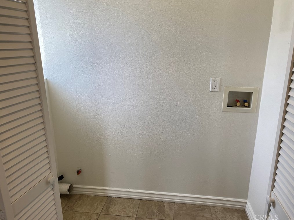 9726 Mercedes Ave, Los Angeles CA  91331-5316 exterior