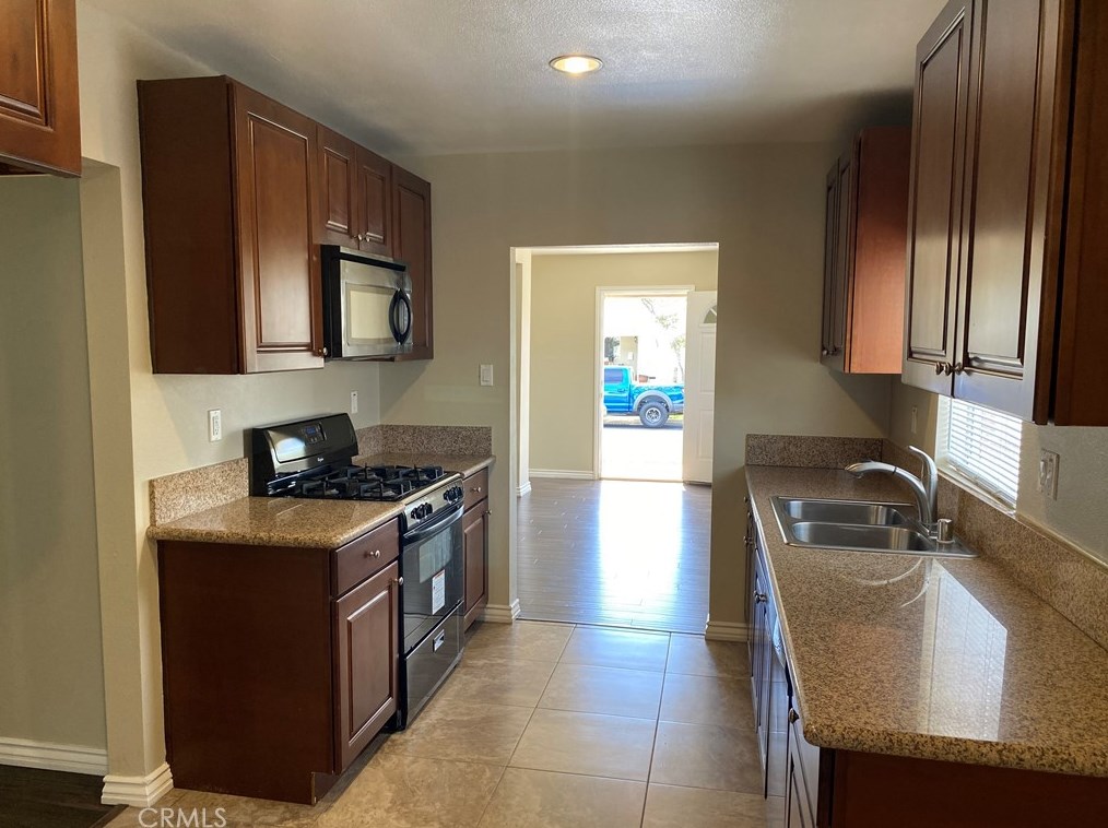 9726 Mercedes Ave, Los Angeles CA  91331-5316 exterior