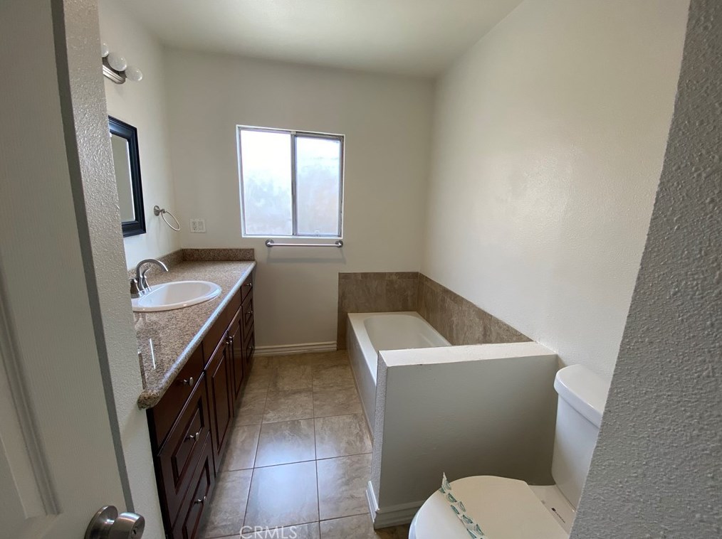 9726 Mercedes Ave, Los Angeles CA  91331-5316 exterior