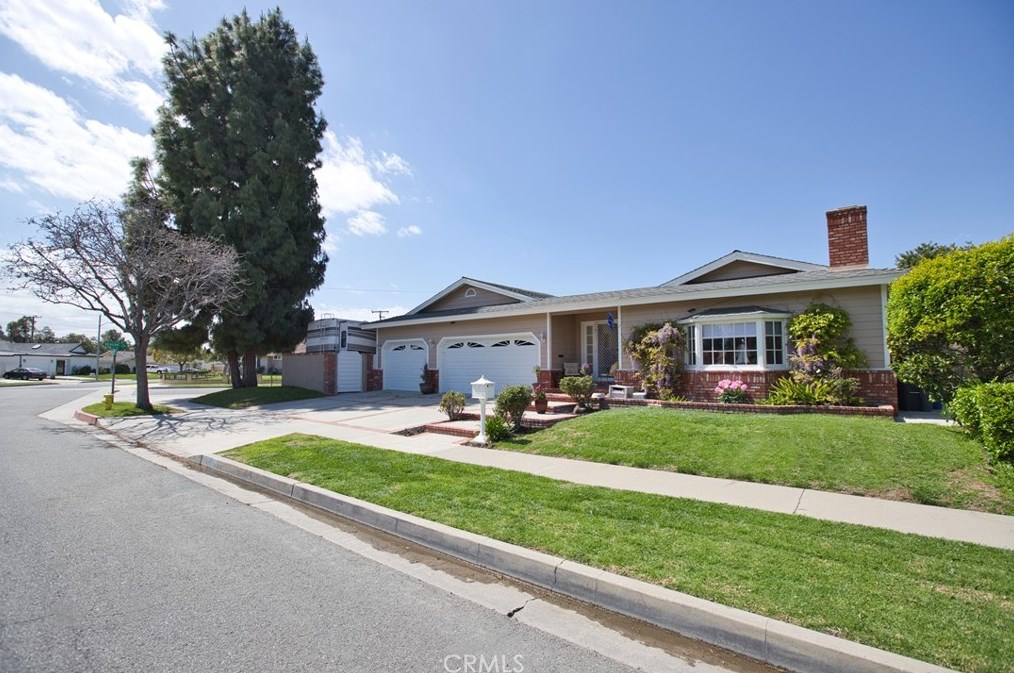 3661 Kempton Dr, Los Alamitos, CA 90720