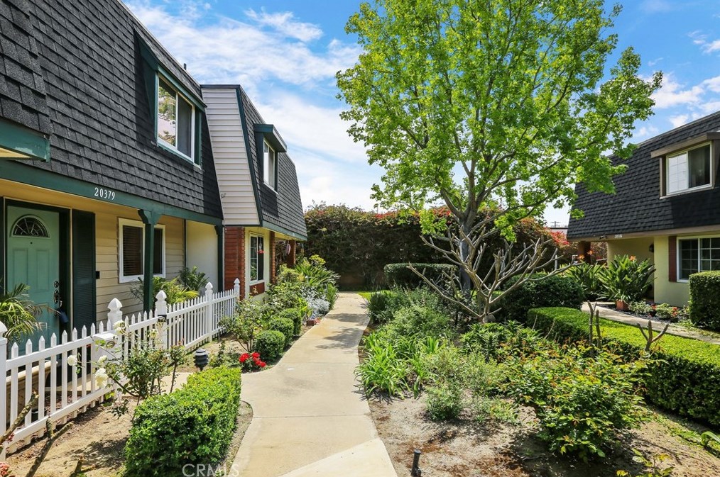 20379 Fee Ln, Huntington Beach CA  92646-5221 exterior