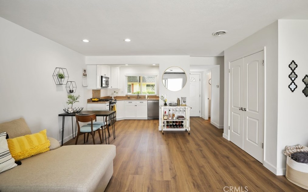 20379 Fee Ln, Huntington Beach CA  92646-5221 exterior