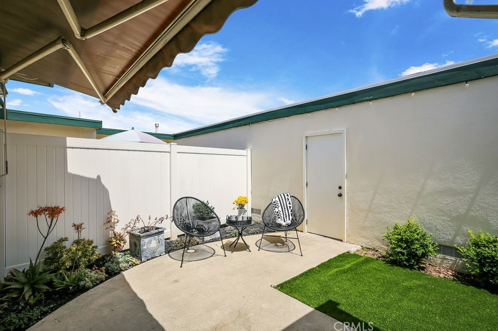 20379 Fee Ln, Huntington Beach CA  92646-5221 exterior