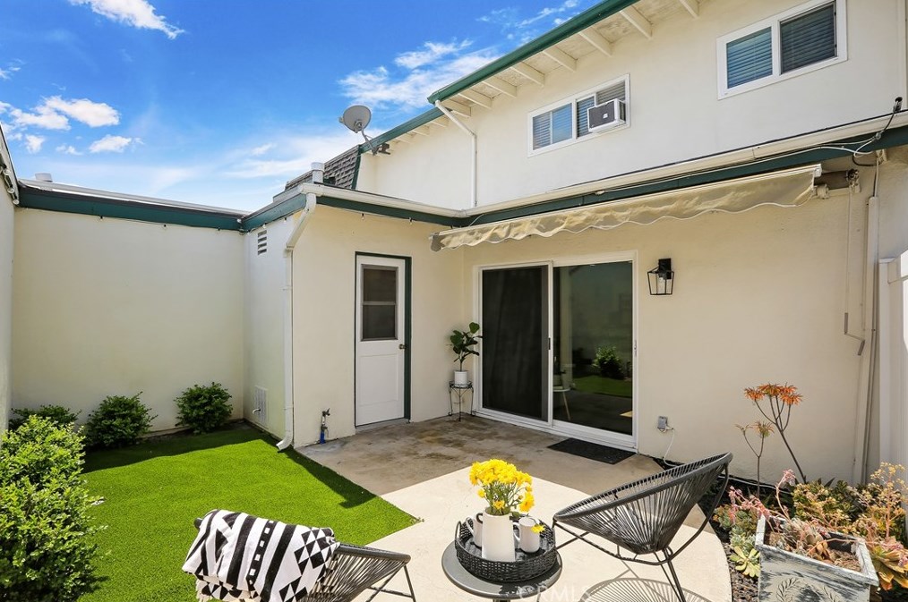 20379 Fee Ln, Huntington Beach CA  92646-5221 exterior