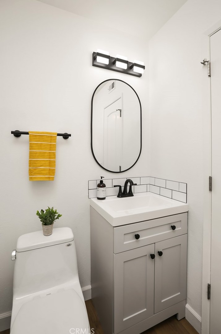 20379 Fee Ln, Huntington Beach CA  92646-5221 exterior