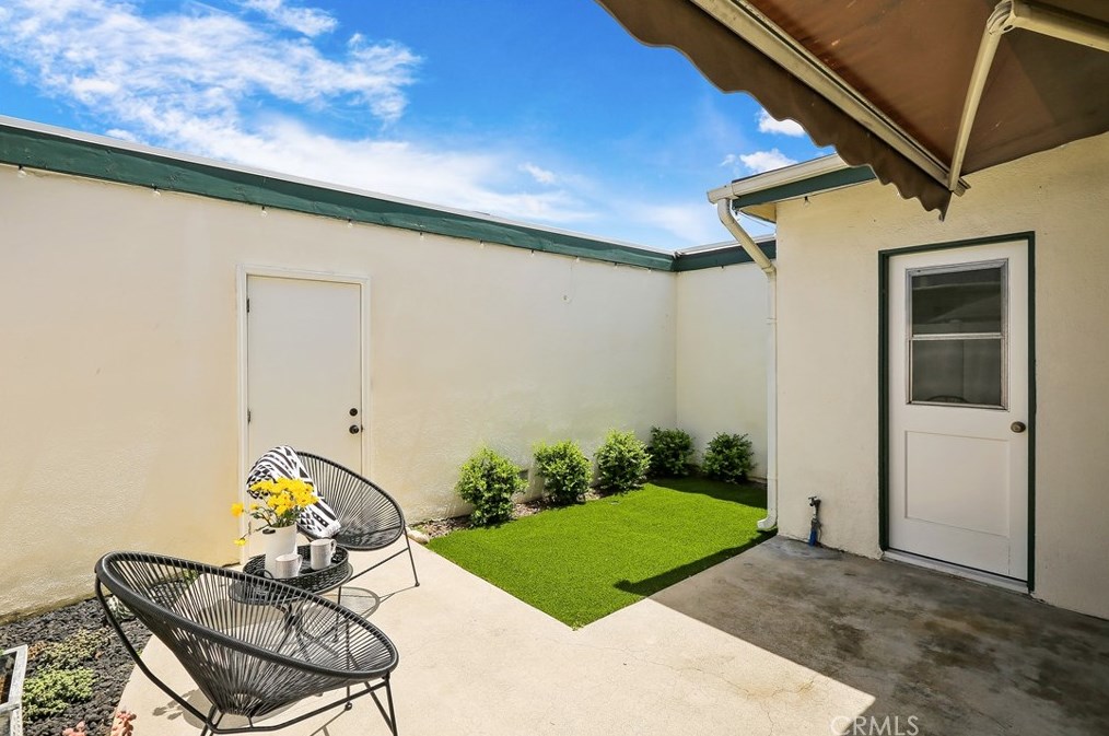 20379 Fee Ln, Huntington Beach CA  92646-5221 exterior